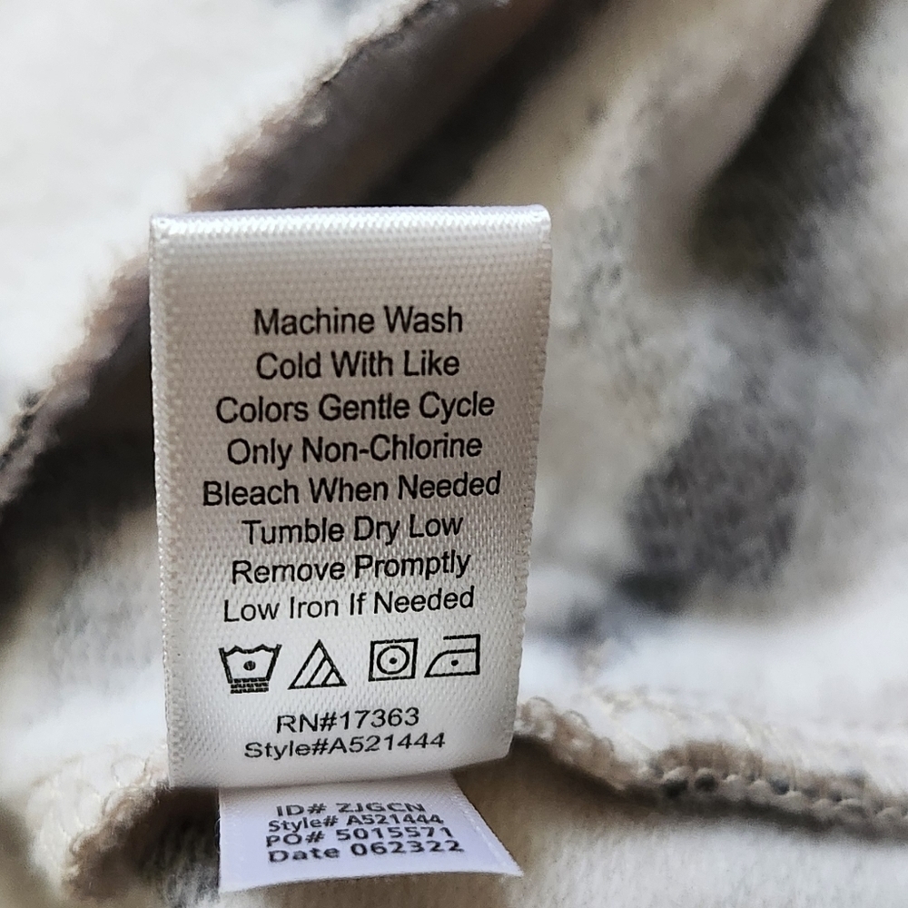 Koolaburra Long Sleeve Cream and Black 1/4 Zip Kangaroo Pocket Sz L - Picture 6 of 6